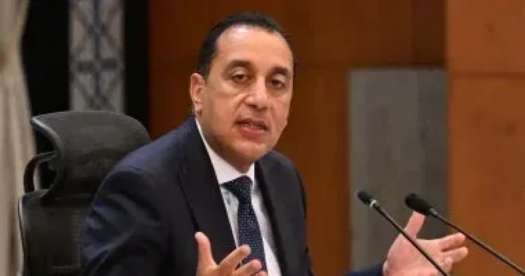 رئيس الوزراء يتفقد مركز التحكم والسيطرة والدعم الفنى بالعاصمة الجديدة