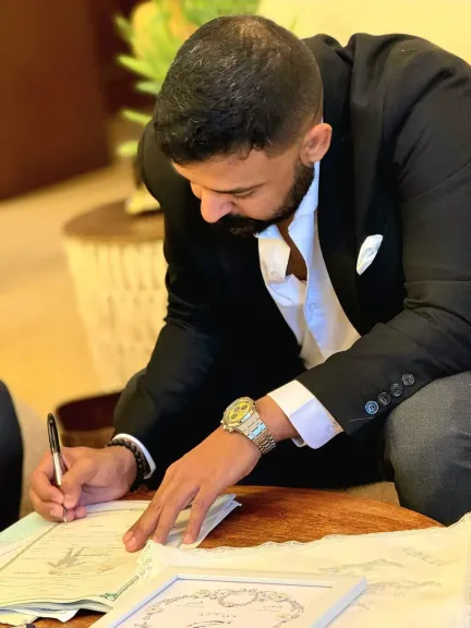 اللقطات الأولى من عقد قران الشاعر عمرو حسن