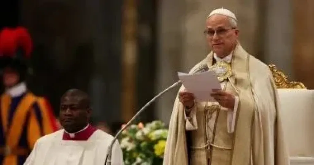 بابا الفاتيكان يدعو قادةَ العالم إلى وقف التصعيد والجلوس إلى طاولة الحوار