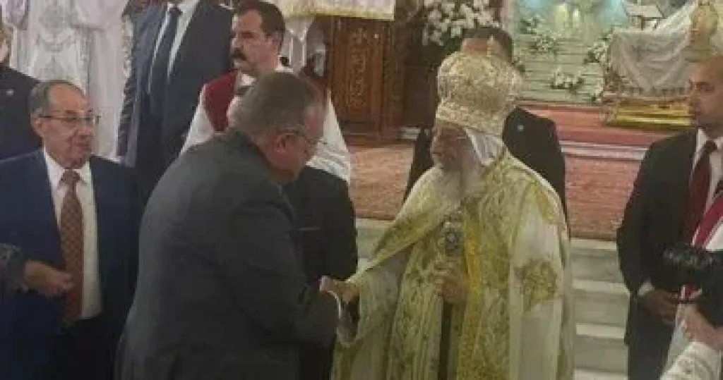 محافظ الإسماعيلية يهنئ قداسة البابا تواضروس الثاني والأقباط بمناسبة عيد القيامة المجيد
