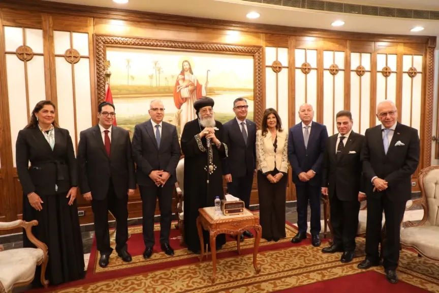 محافظ الجيزة يزور مقر مطرانية شمال الجيزة لتقديم التهنئة بعيد القيامة المجيد