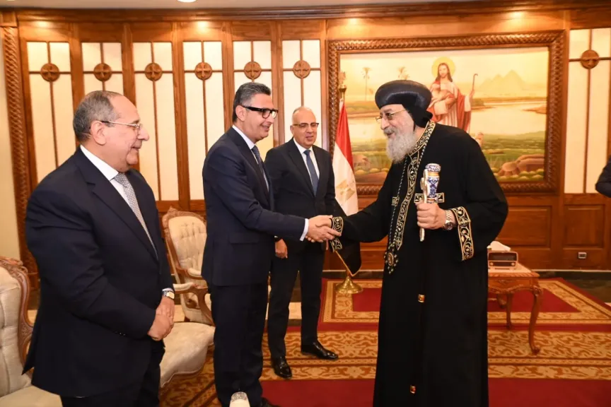 الدكتور شريف فاروق وزير التموين والتجارة الداخلية يهنئ قداسة البابا تواضروس الثاني بعيد القيامة المجيد