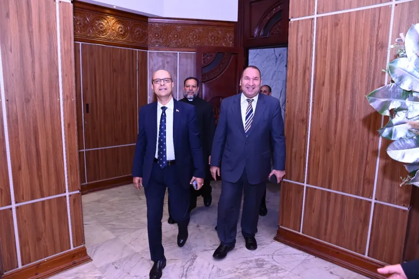 رئيس جامعة أسيوط الأهلية يرافق نظيره للجامعة الحكومية في زيارة لمقر مطرانية