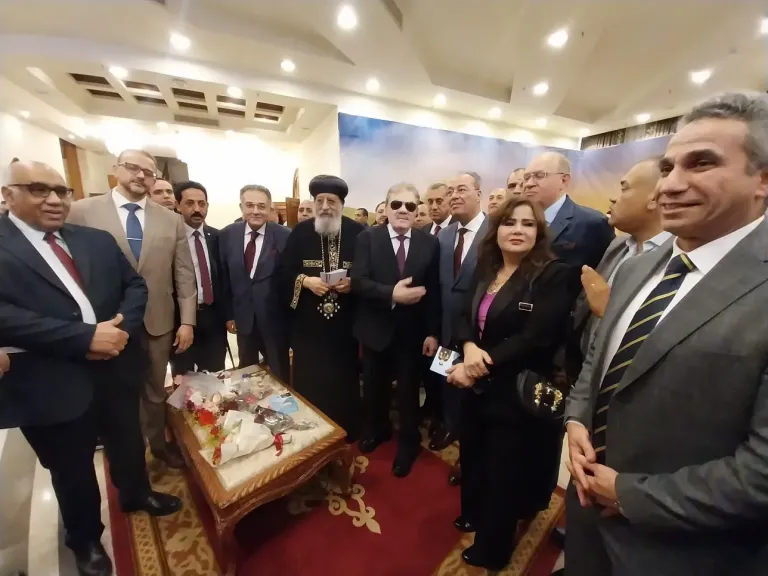 رئيس الوفد يزور الكاتدرائية لتقديم التهنئة لقداسة البابا تواضروس الثانى بمناسبة عيد القيامة المجيد