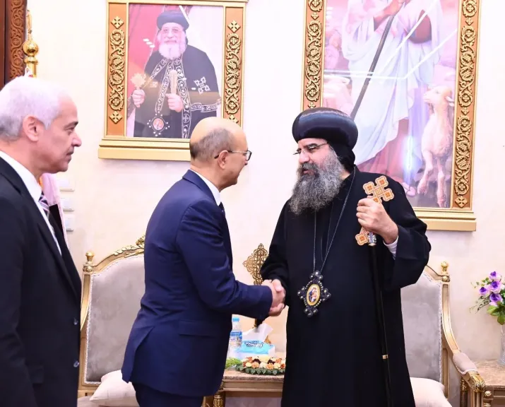 الدكتور المنشاوي يشارك الإخوة الأقباط احتفالات عيد القيامة المجيد بزيارة عدد من الكنائس