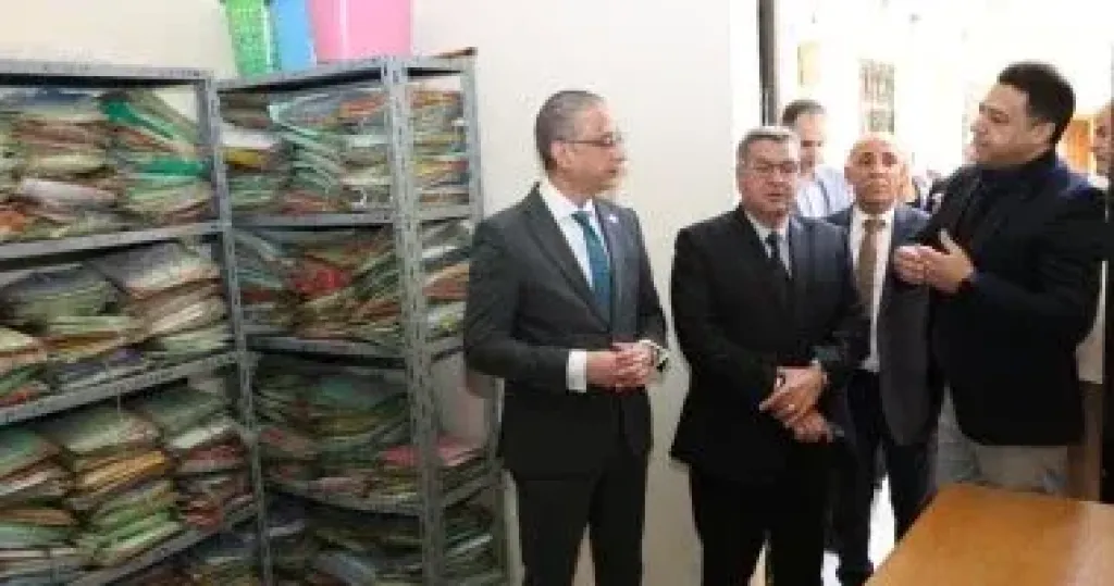 محافظ الجيزة يتفقد مقر الجهاز التنفيذى لمشروع الجبانات
