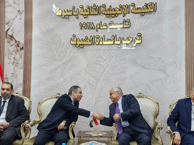وكيل وزارة الصحة بأسيوط يترأس وفدًا لتهنئة الكنيسة الأرثوذكسية والكنيسة