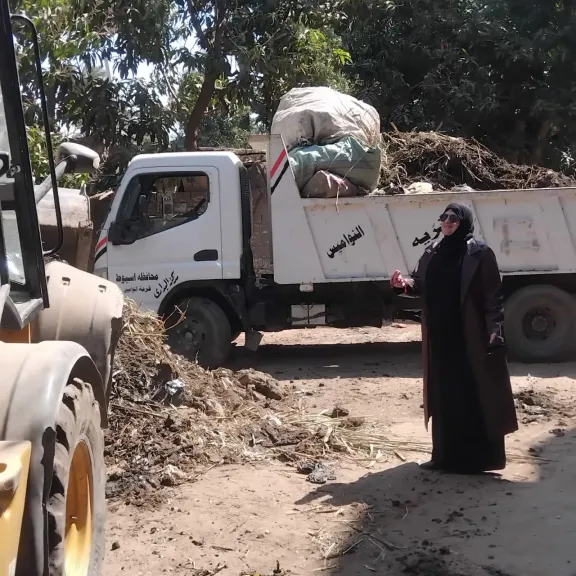 محافظ أسيوط: مواصلة رفع نواتج تطهير الترع بقرية النواميس بالبداري لتحسين