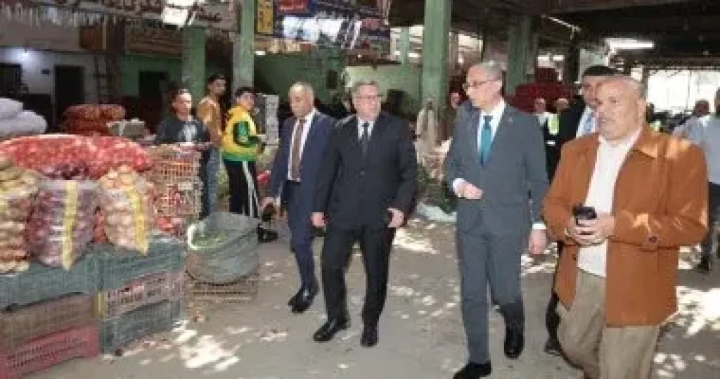 محافظ الجيزة يتفقد سوق الجملة للخضراوات والفاكهة بمدينة 6 أكتوبر