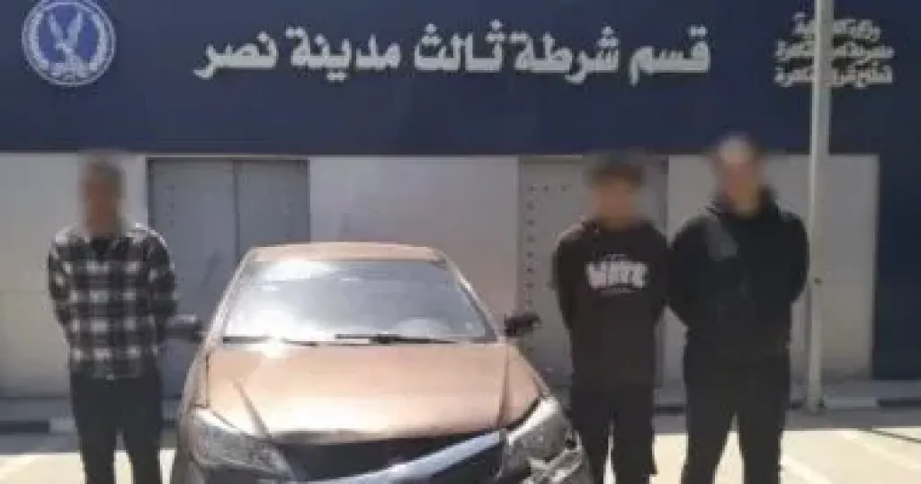 سحله في الشارع عشان ”حلم السفر”.. إنقاذ شاب من يد عصابة الهجرة غير الشرعية