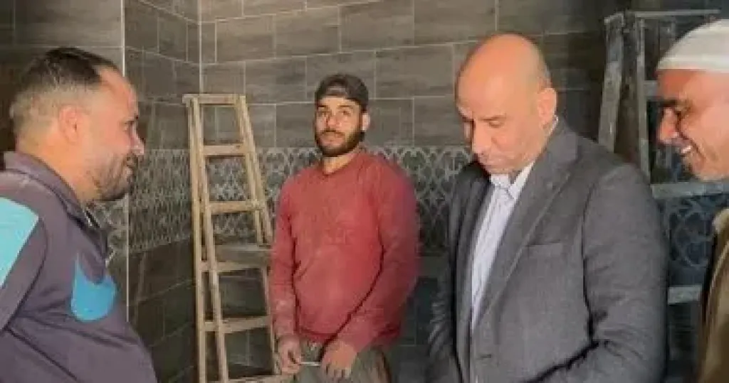 وزير العمل يلتقى عمالة غير منتظمة خلال جولة ميدانية.. ويوجه بتقديم الرعاية