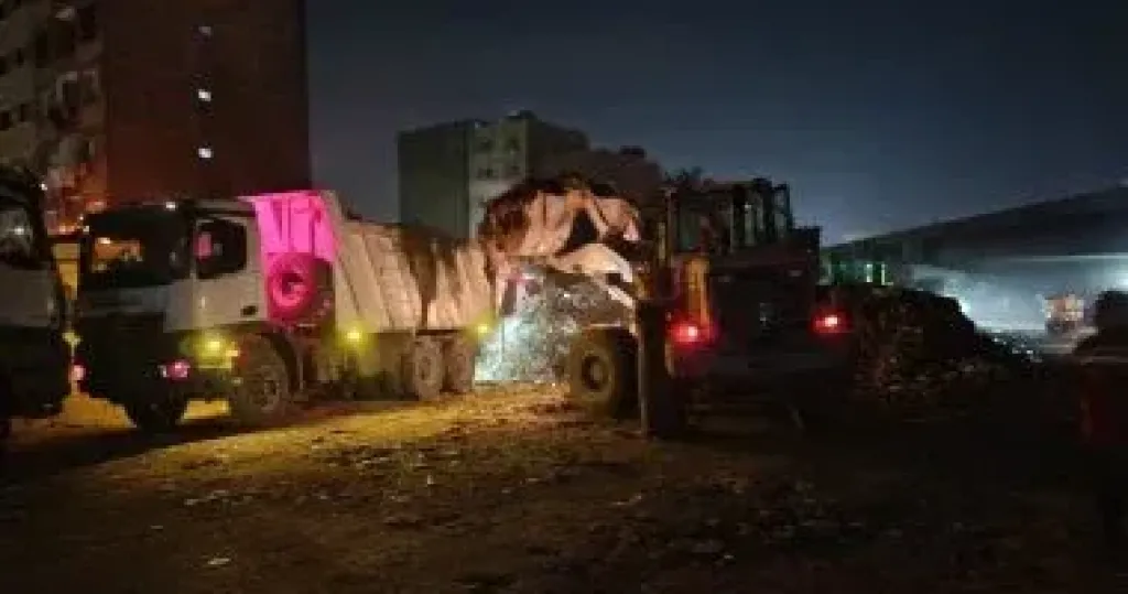 محافظة الجيزة ترفع 1450 طن مخلفات فى حملات مكبرة بالمنصورية وأرض الرخام