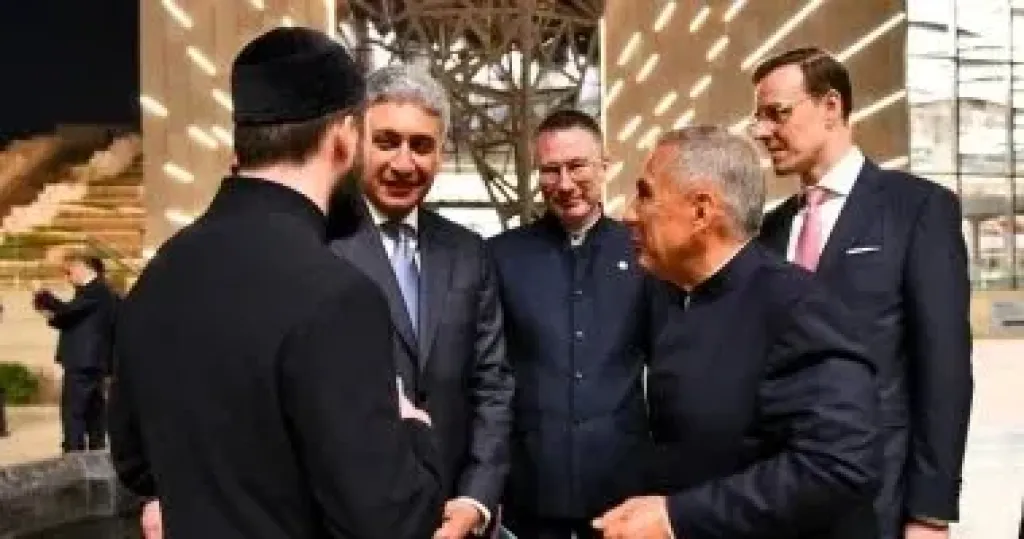 رئيس جمهورية تتارستان يزور المتحف المصري الكبير ويشيد بتجربة العرض المتحفي