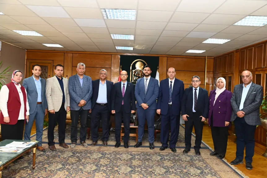 الدكتور المنشاوي يستقبل وفد بنك الاستثمار القومي لمتابعة المشروعات