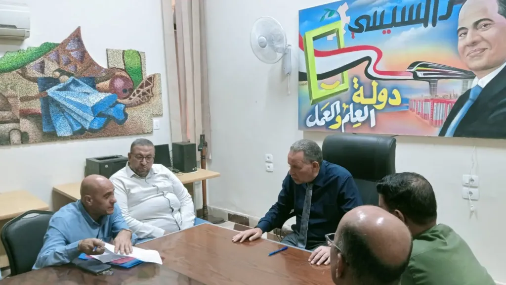 وكيل وزارة التعليم بأسيوط يناقش الاستعداد للمعرض الشامل لمدارس التعليم الفنى