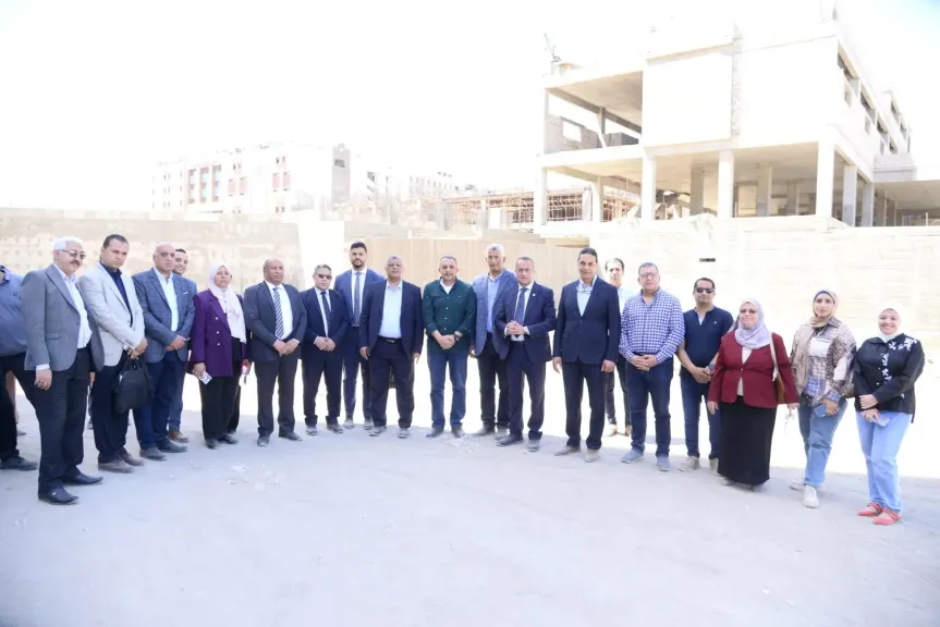 عميد كلية الطب ورئيس مجلس إدارة مستشفيات جامعة أسيوط يستقبل