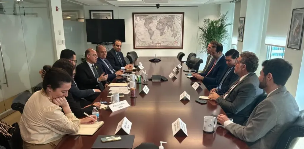 مائدة استثمارية بواشنطن: مصر تعرض فرصها لجذب استثمارات أمريكية كبرى