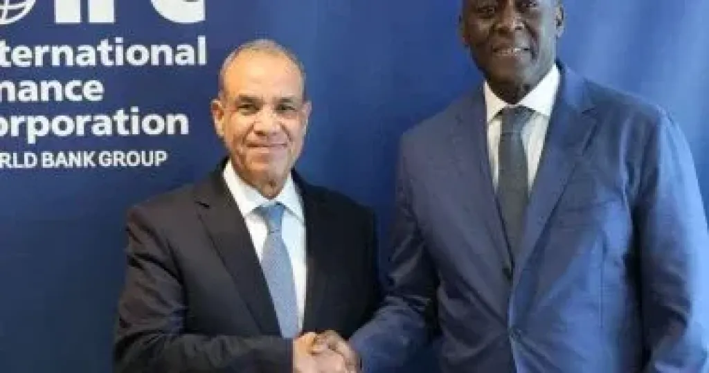 وزير الخارجية يلتقي المدير التنفيذي لمؤسسة التمويل الدولية