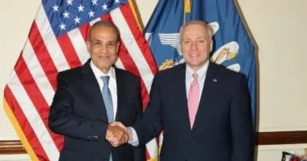 وزير الخارجية يلتقي زعيم الأغلبية الجمهورية بمجلس النواب الأمريكي 