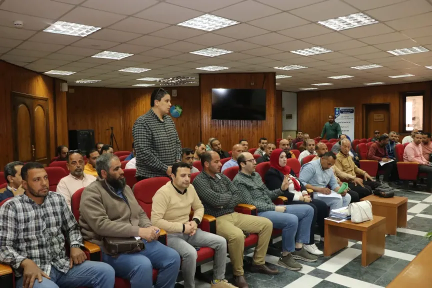 مياه الشرقية :رئيس مجلس الادارة يلتقي بالعاملين بالقطاع التجاري