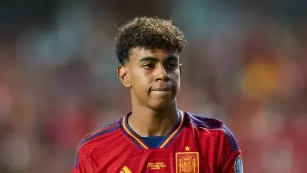 أول تعليق من لامين على خروج برشلونة من دوري أبطال أوروبا