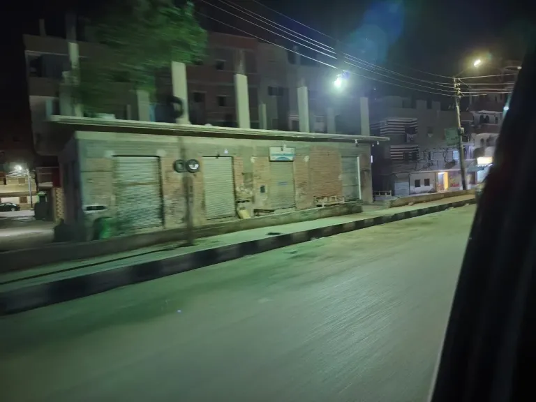 محافظ أسيوط: لا تهاون مع المخالفين.. وتشميع 41 محلًا ومنشأة تجارية