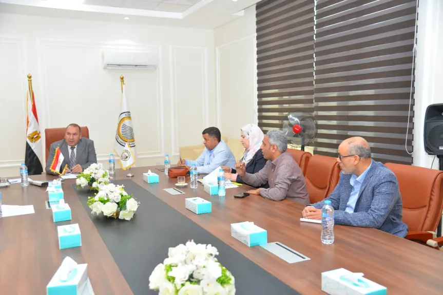 جامعة أسيوط الأهلية يعقد اجتماعاً لمراجعة اللوائح الأكاديمية ومتابعة الترتيبات