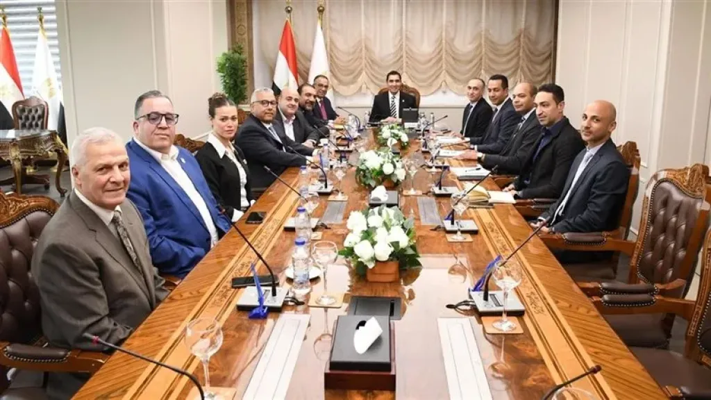 وزير الشباب والرياضة يستقبل مجلس إدارة اتحاد السلة ويشيد بخطة تطوير اللعبة