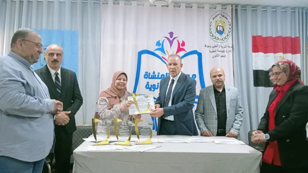 وكيل وزارة التعليم بأسيوط يفتتح معرض ”ابداعات فنية ” لتوجيه التربية الفنية بالقوصية