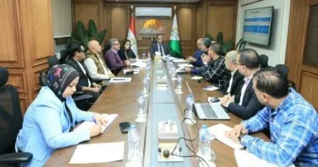 محافظ الجيزة يوجه بسرعة إنشاء السوق الحضارى بالبراجيل للقضاء على العشوائية