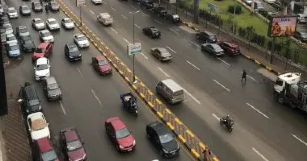 الأرصاد تحذر من طقس الجمعة: أمطار متوسطة ورعدية ورياح مثيرة للرمال