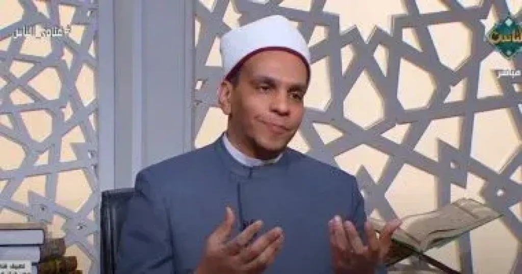 هل المرض وضغوط العمل ابتلاء من الله؟.. أمين الفتوى يجيب