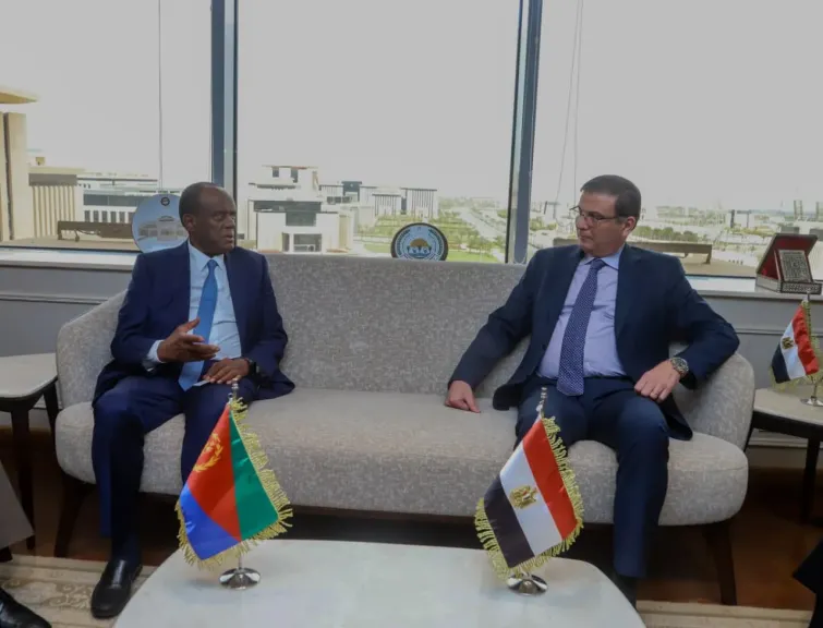 وزير الزراعة يبحث تعزيز التعاون المشترك مع المستشار الاقتصادي للرئيس الإريتري