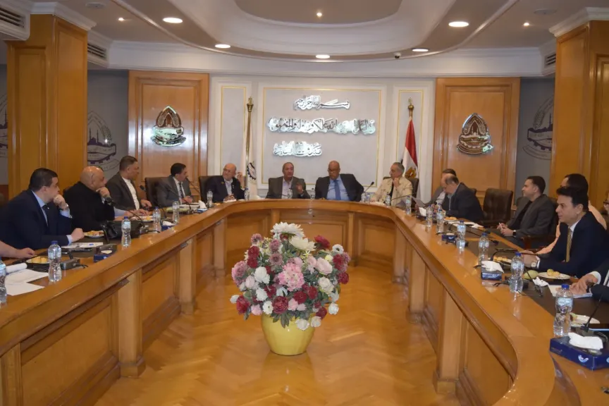 غرفة القاهرة تطالب بتعديل مواعيد سير النقل الثقيل لضمان استقرار السوق