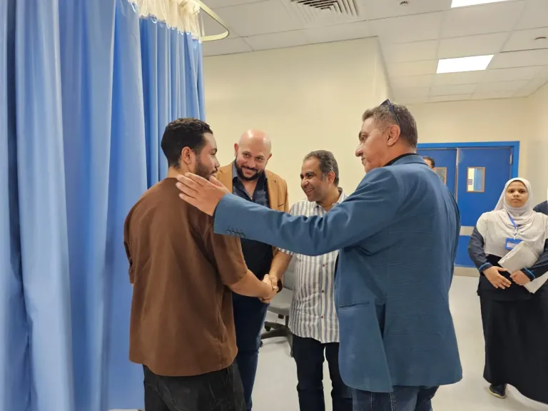 وكيل وزارة الصحة بأسيوط يتطمئن على أول حالتين جراحة قلب مفتوح
