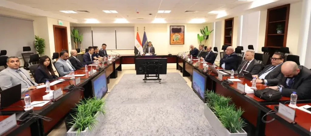 وزير الاتصالات يناقش مع شركة هونر HONOR خطط تصنيع الهواتف الذكية في مصر للتصدير وتعزيز السوق المحلي