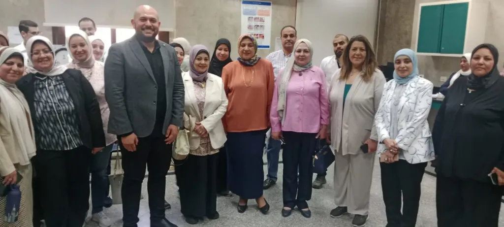 في ختام زيارتهم لمتابعة استيفاء شروط تراخيص ومعايير جودة بنوك الدم بالمستشفيات