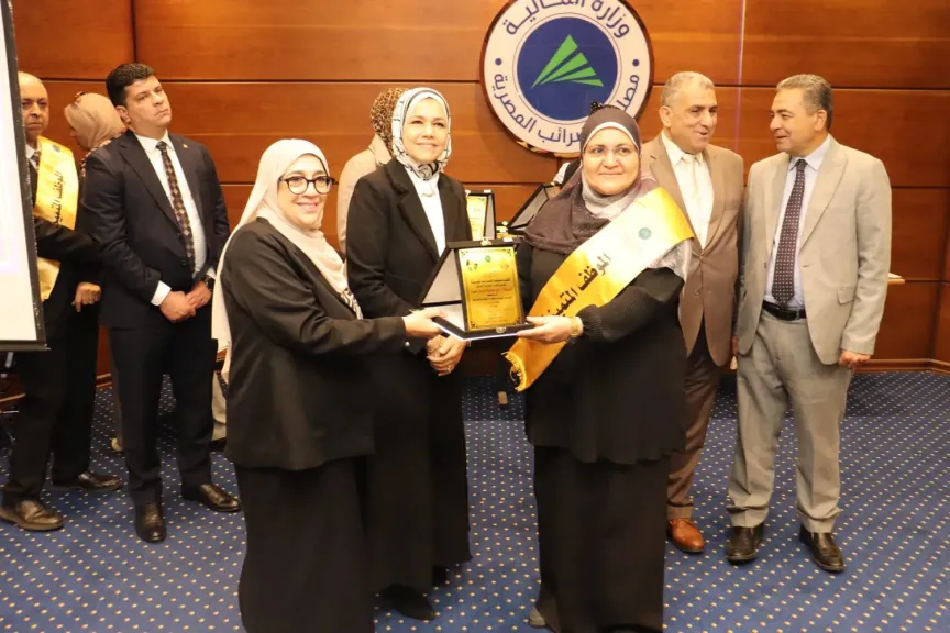 رئيس ”الضرائب”: تكريم الموظف المتميز يعكس تقدير المصلحة لجهود العاملين وتحفيزهم