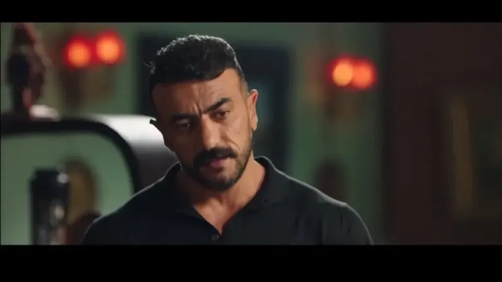 أحمد العوضي يشوق جمهوره بصورة لفلمه الجديد ”شمشون ودليلة”