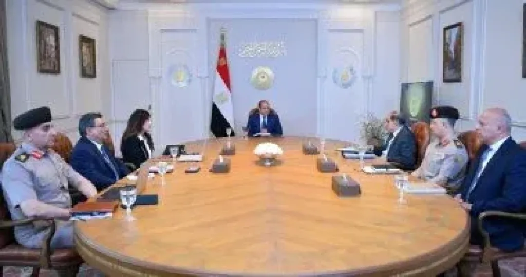 وزيرة الإسكان تستعرض أمام الرئيس السيسى تطورات السكن البديل ارتباطا بقانون الإيجار القديم