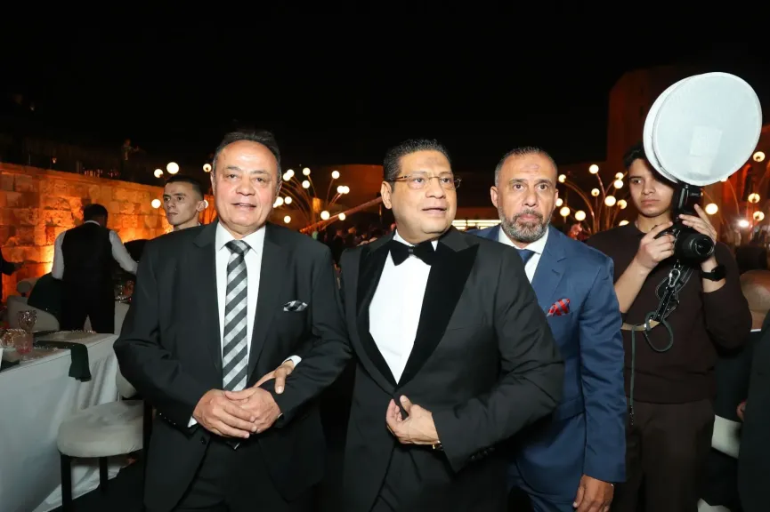 رموز المجتمع يشاركون المهندس داكر عبداللاه احتفاله بزفاف كريمته