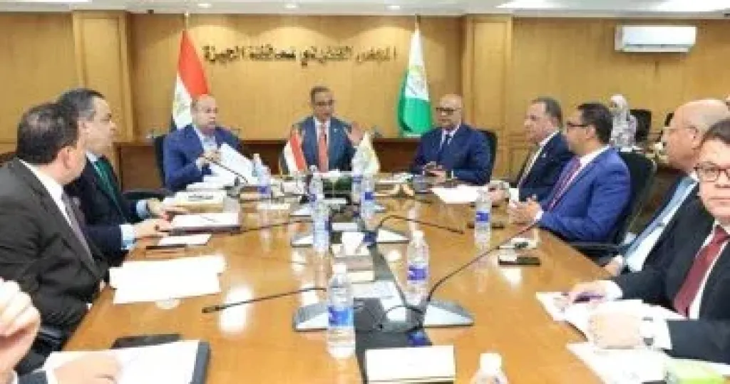 محافظ الجيزة: بحث مشكلات ضعف ضغوطات المياه والانقطاعات قبل الصيف