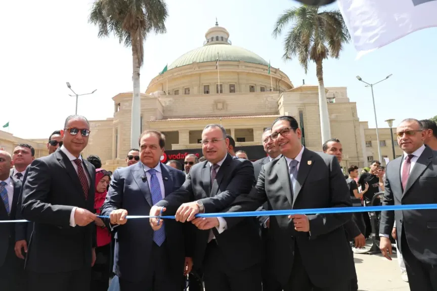 وزير التعليم العالي ومحافظ الجيزة ورئيس جامعة القاهرة يفتتحون ملتقى التوظيف والتدريب