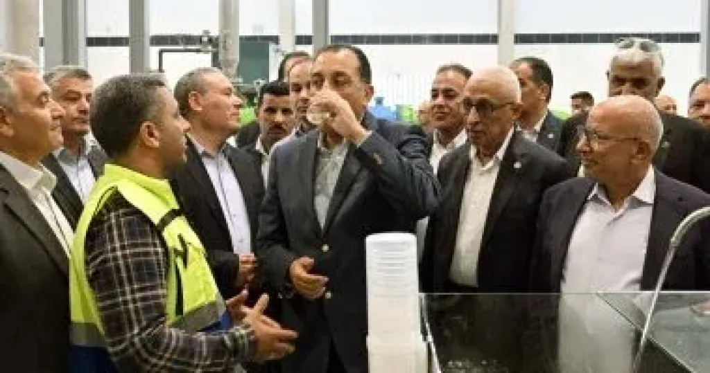 رئيس الوزراء يتفقد محطة تحلية مياه البحر بمدينة العريش