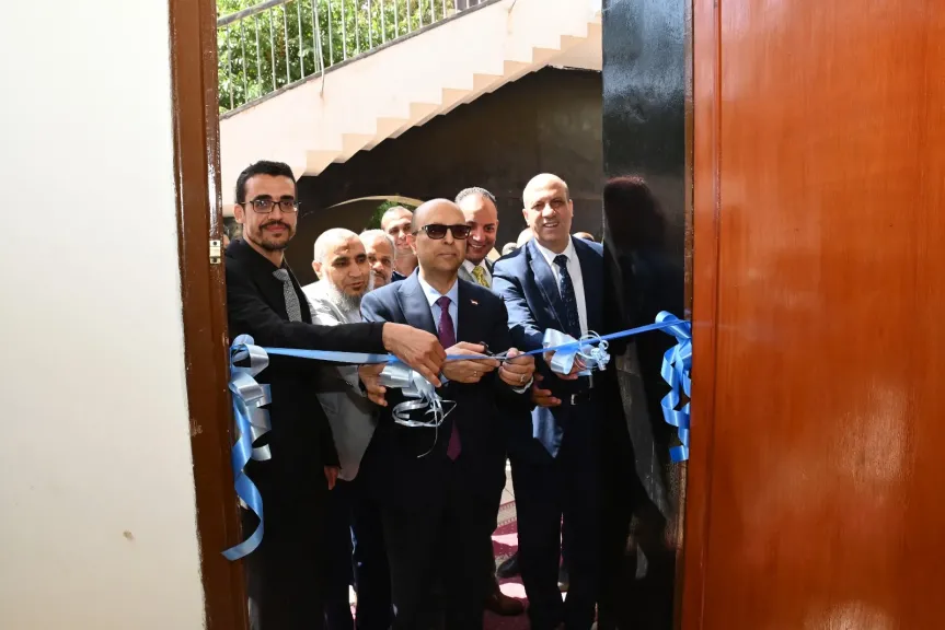 الدكتور المنشاوي يفتتح مركز إصدار شهادات الخريجين بجامعة أسيوط داخل مجمع