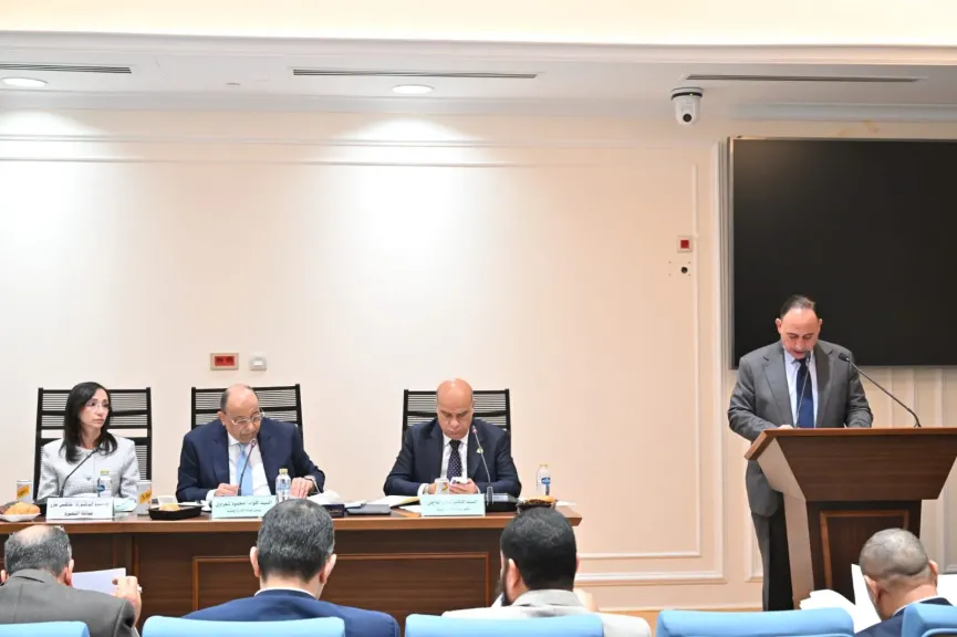 محلية النواب تناقش إنشاء شاطئ إدكو ومشكلات تعطل الرفع المساحي وأزمات الطرق الداخلية