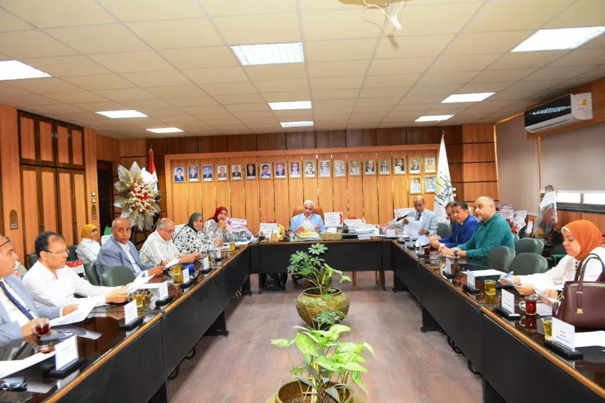 مجلس شئون التعليم والطلاب بجامعة أسيوط يناقش تطوير البرامج الدراسية