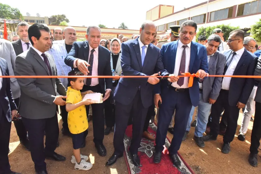 محافظ أسيوط يفتتح المعرض الشامل للتعليم الفني ضمن احتفالات العيد القومي