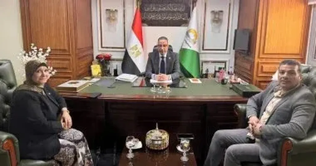 محافظ الجيزة يبحث مع نقيب التمريض دعم الكوادر التمريضية وتحسين بيئة العمل