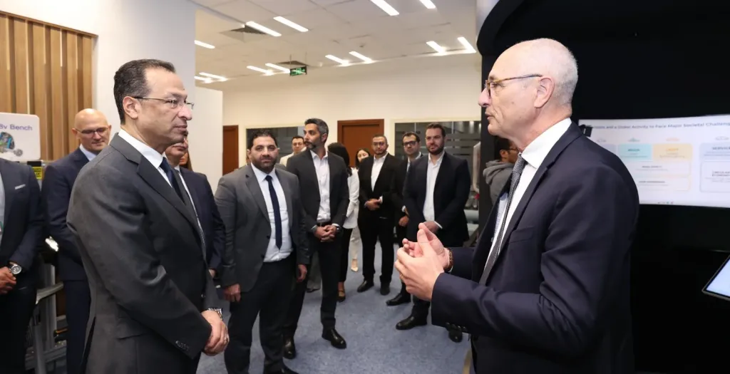 وزير الاتصالات يفتتح مركز تطوير الذكاء الاصطناعي لفاليو بالقرية الذكية